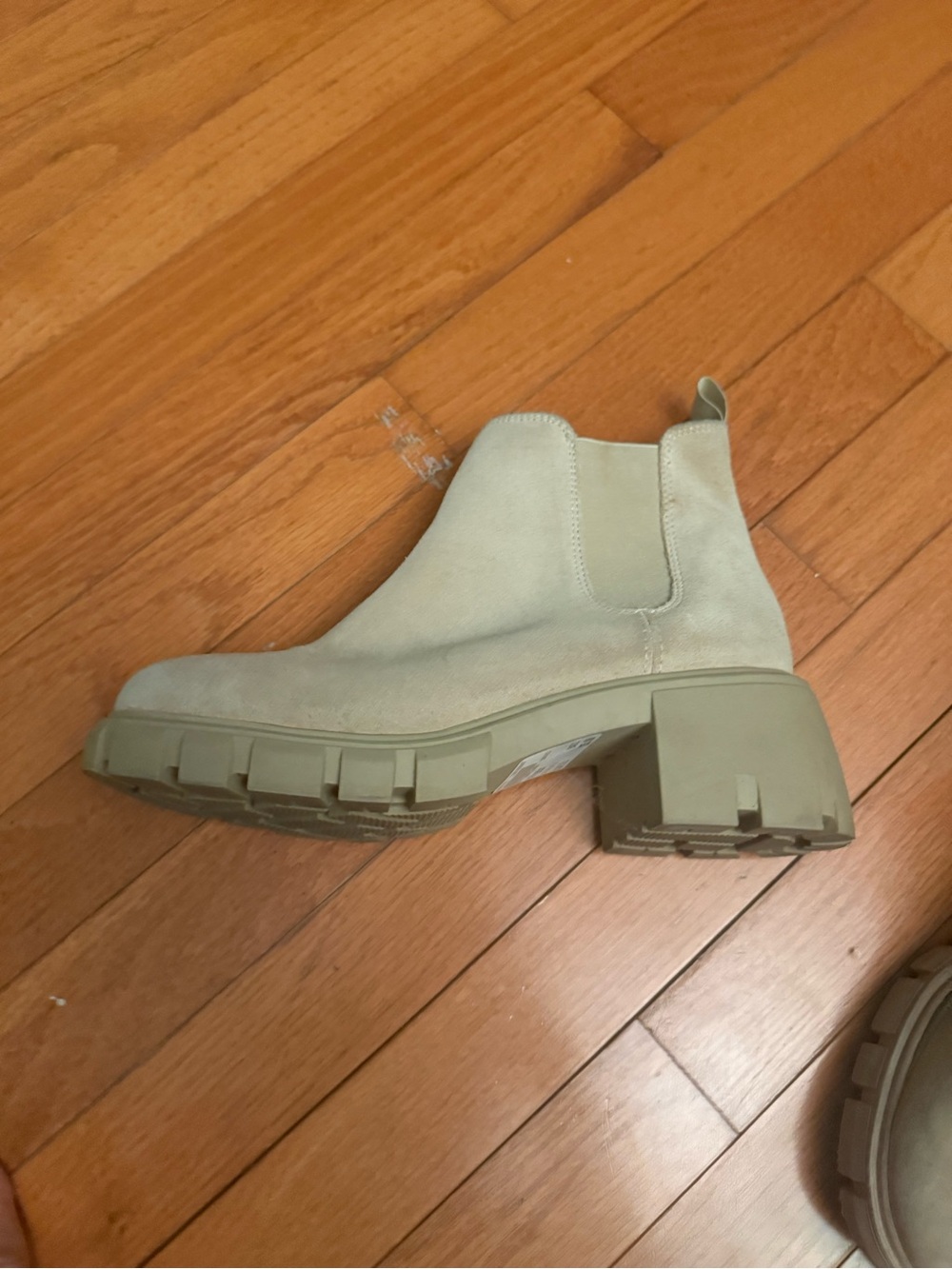 Women's Chunky Chelsea Boot in Light Sage.